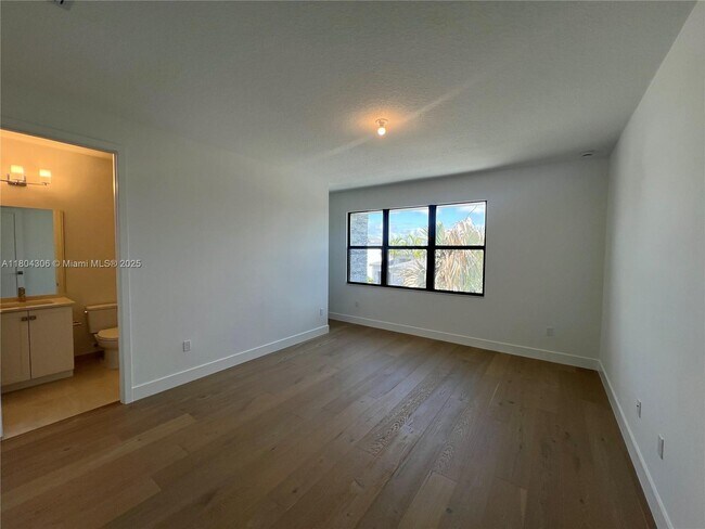 Building Photo - 9172 Silver Marsh Ln