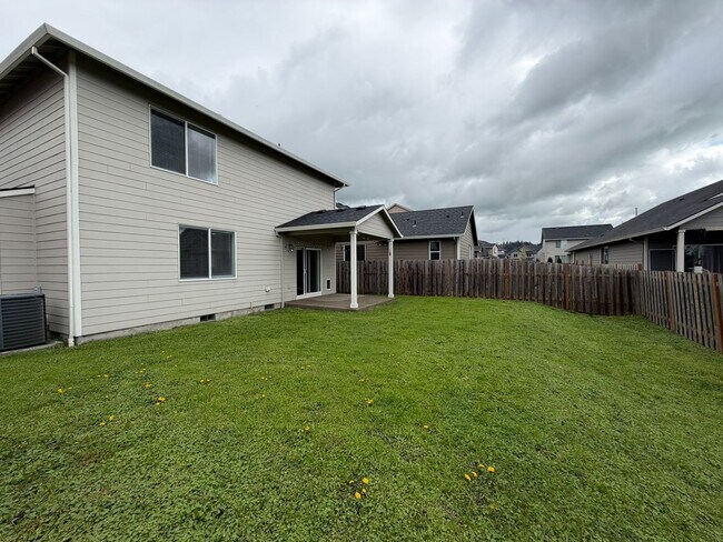 Building Photo - Must See 4 Bedroom!