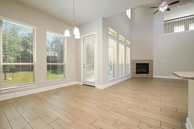 Building Photo - 27426 Camellia Trce
