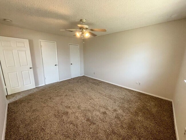 Building Photo - 800 Irwin Dr