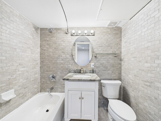 Building Photo - 5333 Richmond Ave.