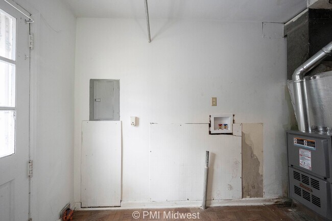 Building Photo - 4426 Kingsley Dr