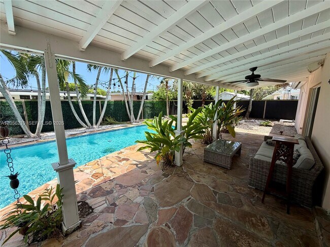 Building Photo - 9340 Jamaica Dr