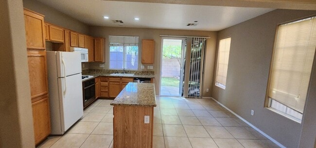 Building Photo - Charming 3 bedroom home with great curb ap...