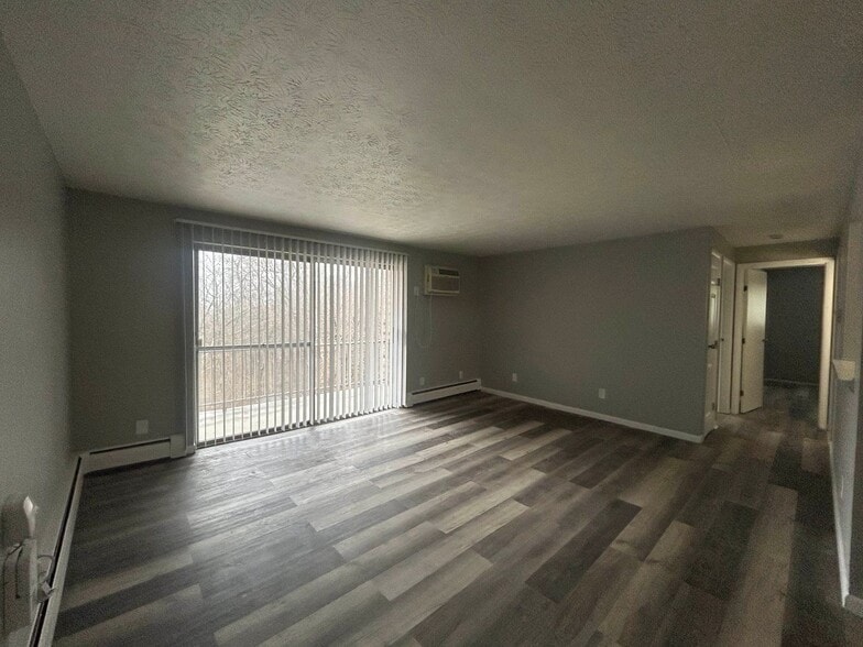 Interior Photo - 1553 Glen Parker