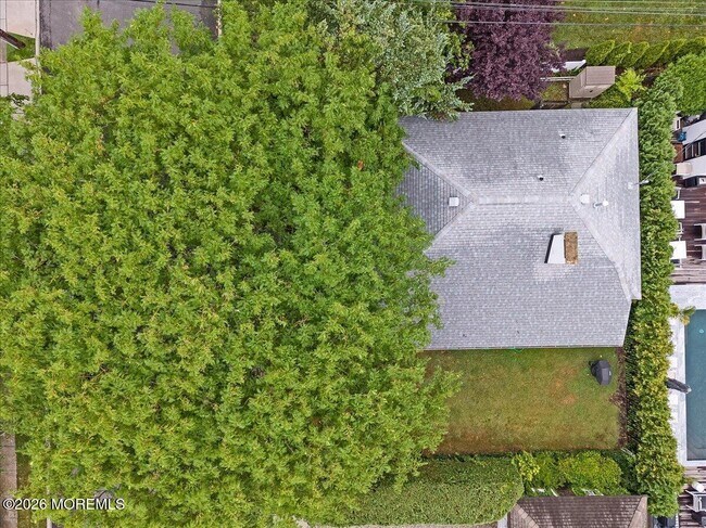 Building Photo - 8 2nd Ave