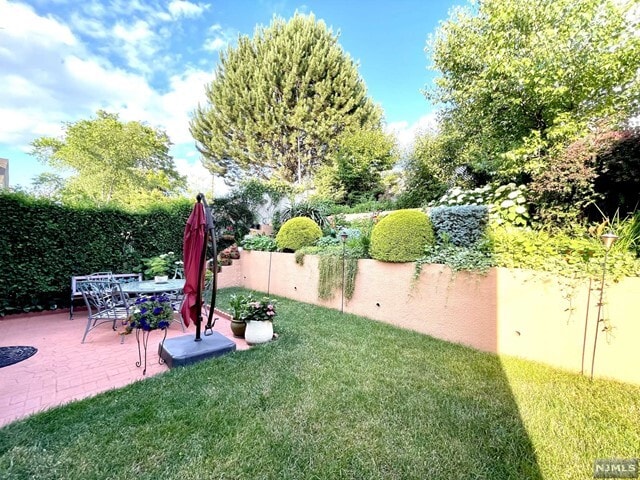 Building Photo - 10 Maitland Pl