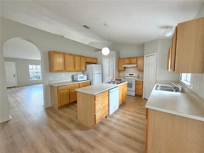 Building Photo - 12052 Villa Rd