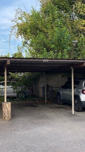 Building Photo - 222 Caplin St