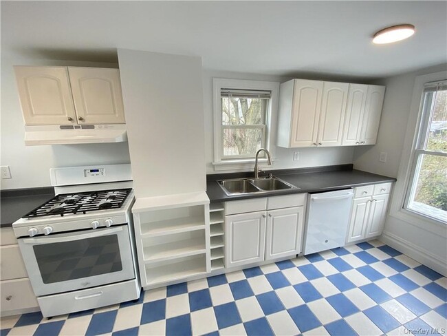 Building Photo - 95 NY-59