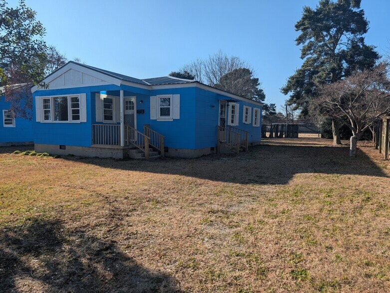 Side - 109 Luvera St