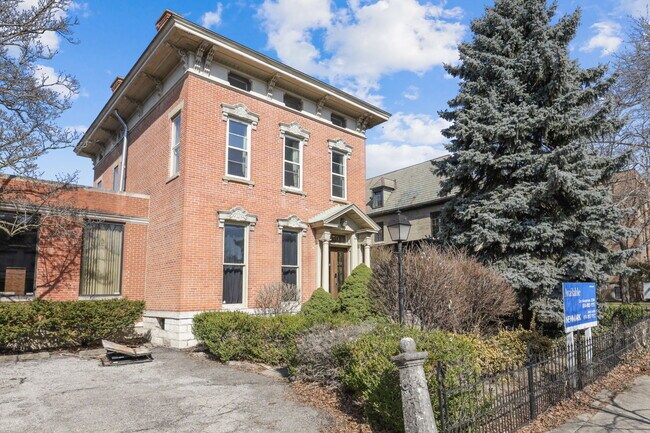 Building Photo - 550 E Town St