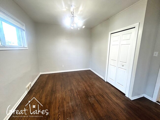 Building Photo - $200 OFF FIRST MONTH'S RENT - Beautiful 3 ...