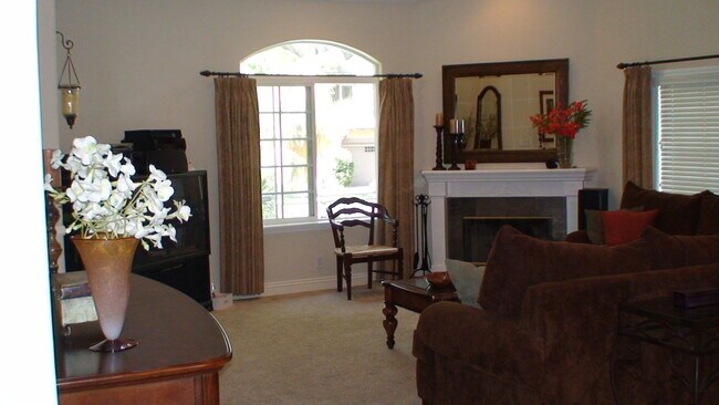 Building Photo - 14320 Hortense St