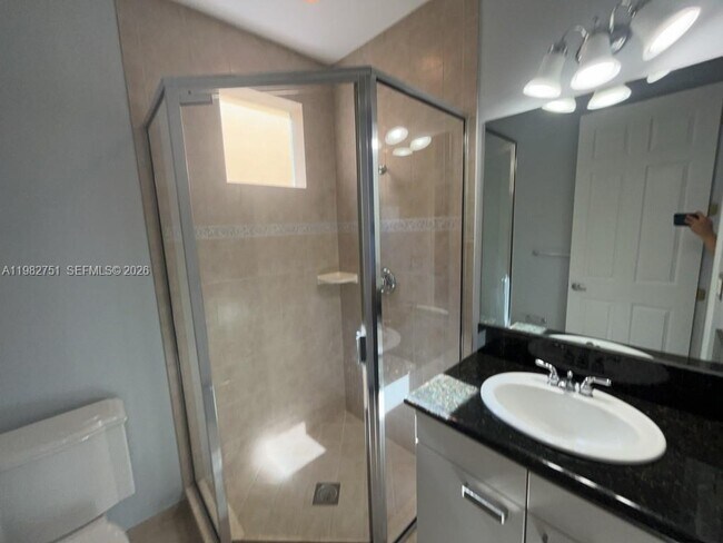 Building Photo - 409 SW 5th St