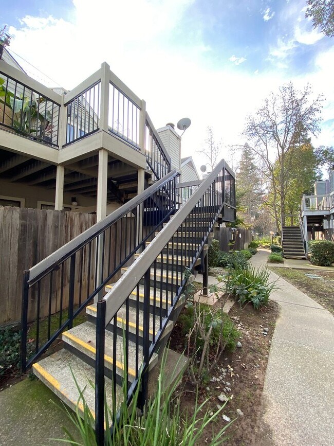 Building Photo - Upstairs 2 Bed / 2 Bath Condo in Gated Community – Available Now