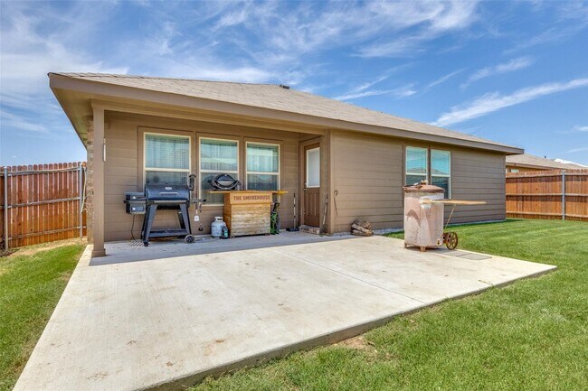 Building Photo - 5 Bedrooms, Corner Lot, Total Showstopper!