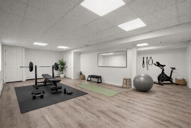 Building Photo - 150 Country Club Rd