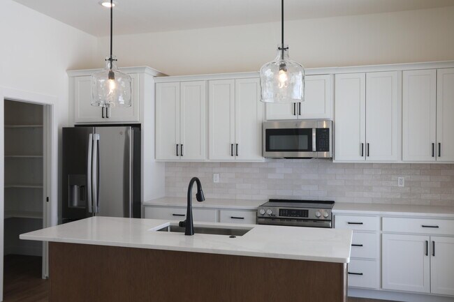 Building Photo - 4512 Estacada Dr