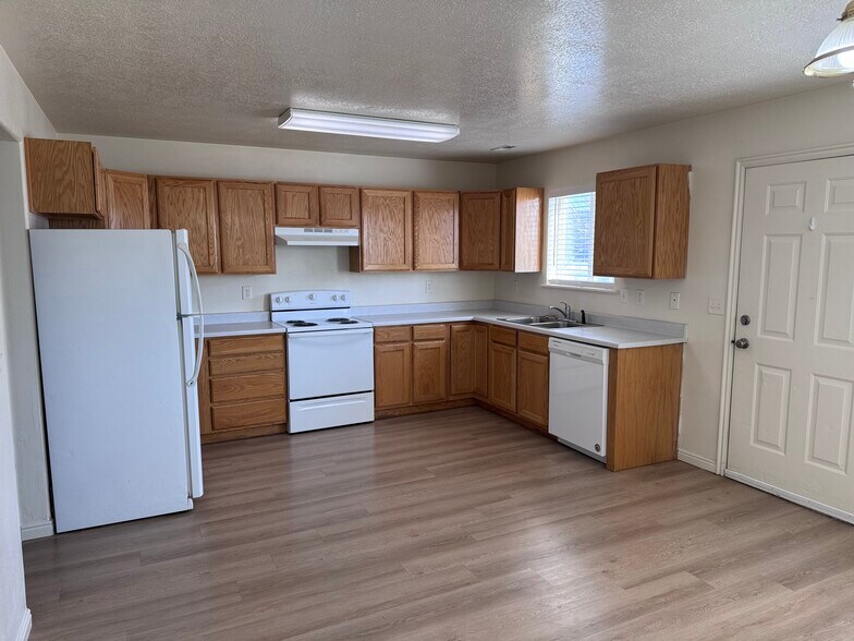 Building Photo - 2475 W 450 N