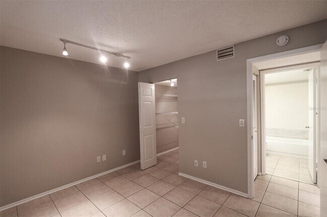 Building Photo - 4957 Puritan Cir