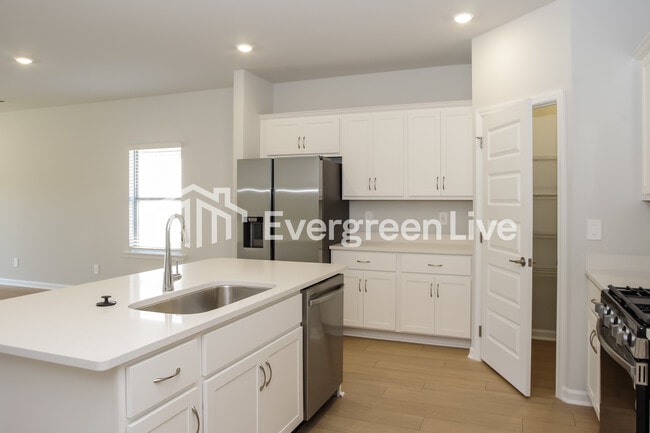 Building Photo - 14729 Mountain Strm Dr