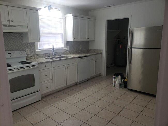 Building Photo - 5428 Sidbury Rd