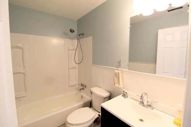 Building Photo - Stunning Home with Breathtaking Blue Ridge Mountain Views!   3 Bedrooms | 2 Baths