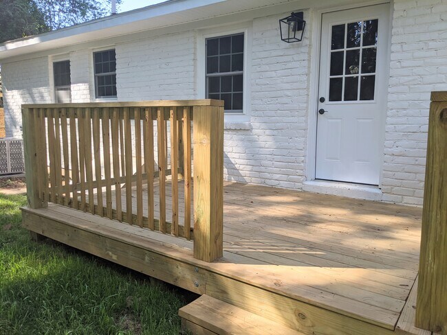 Building Photo - 3200 Windemere Pl