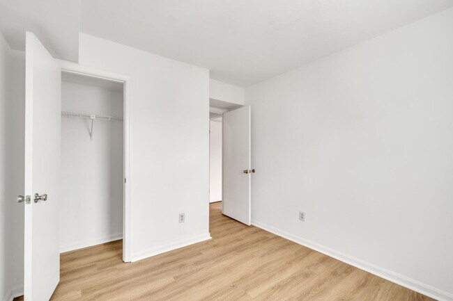 Building Photo - Easy Living- Easy Leasing- 2 Bedroom Apart...