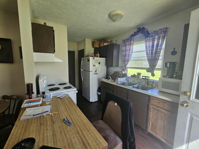 Building Photo - 2 Bedroom 1.5 Bath Duplex Kent Ohio 44240