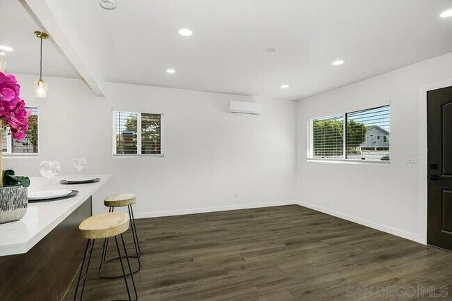 Building Photo - 3590 Madison Ave