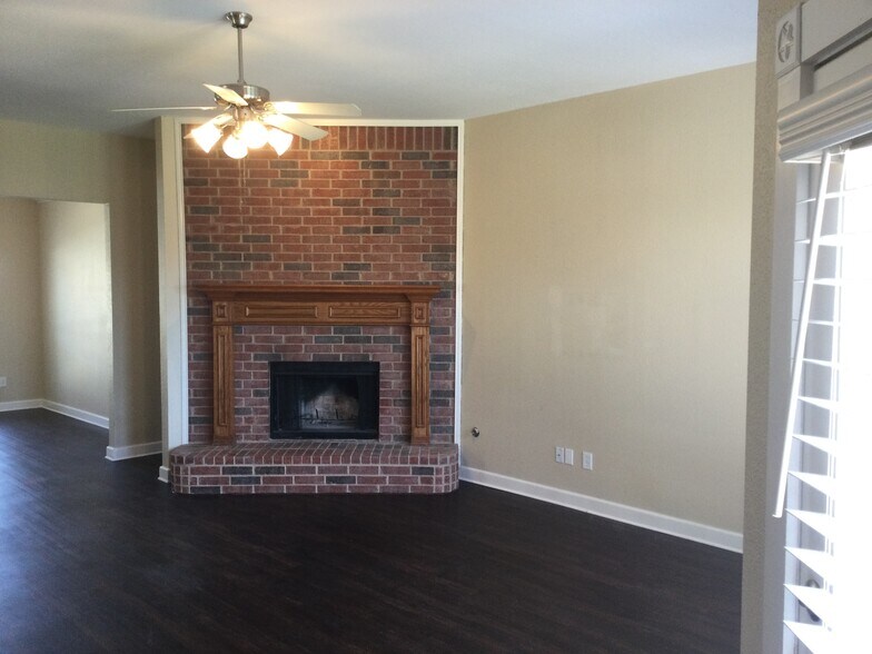 Building Photo - 1201 Hampton Bay Dr