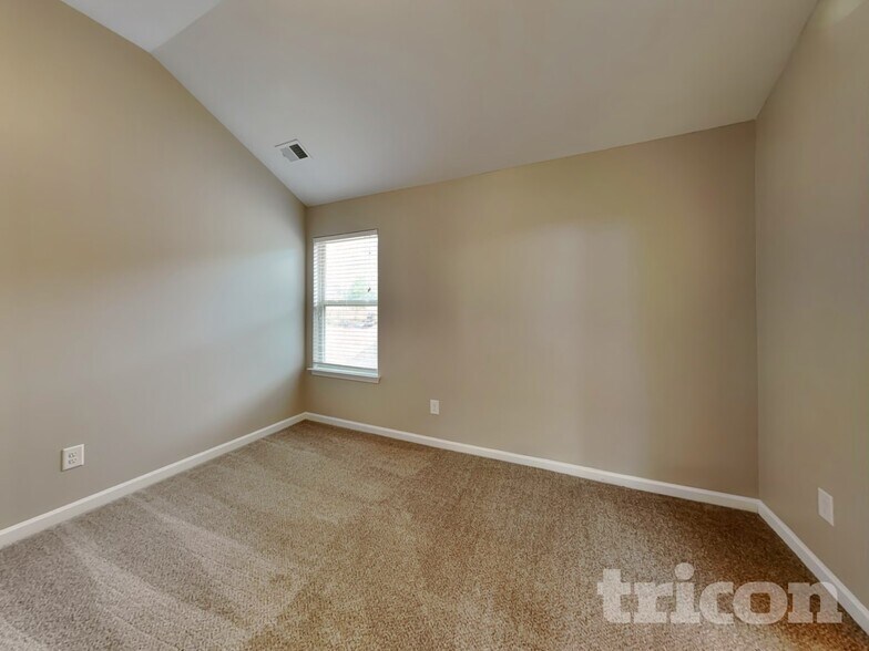 Building Photo - 3554 Hideaway Ln