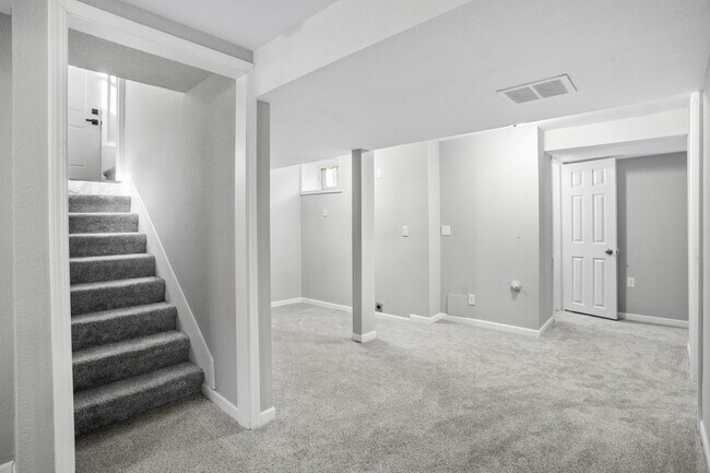Building Photo - 319 6th St NW