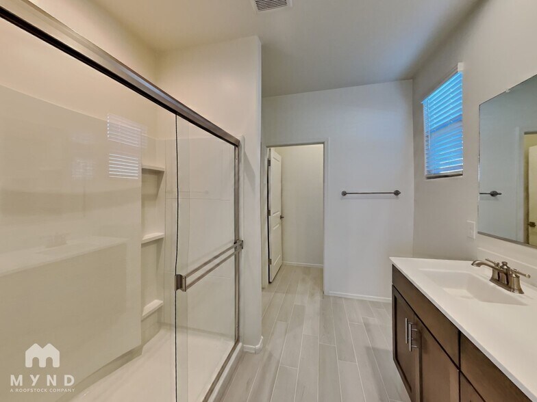 Building Photo - 11820 W Rancho Dr