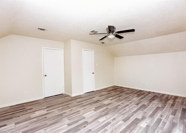 Building Photo - 194 Moonridge Dr