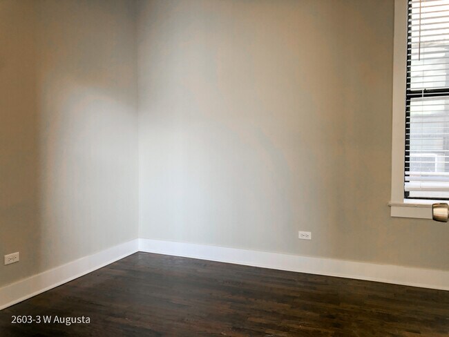 Building Photo - 2603 W Augusta Blvd