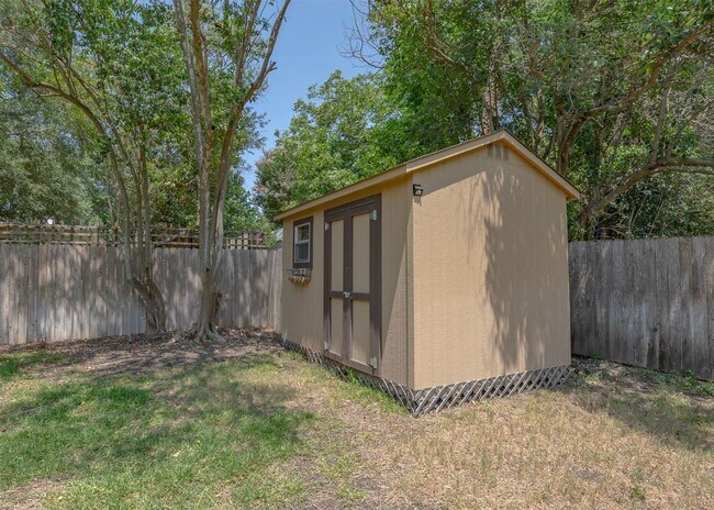 Building Photo - Gorgeous Northwood rental