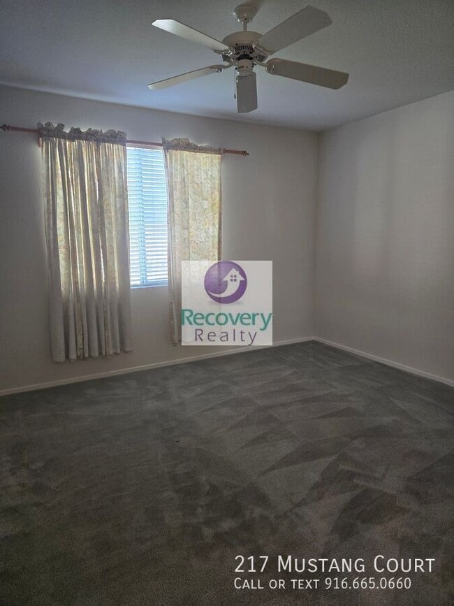 Building Photo - 217 Mustang Ct