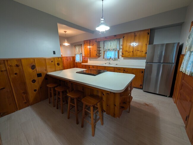 Building Photo - 528 NE Ohio Ave