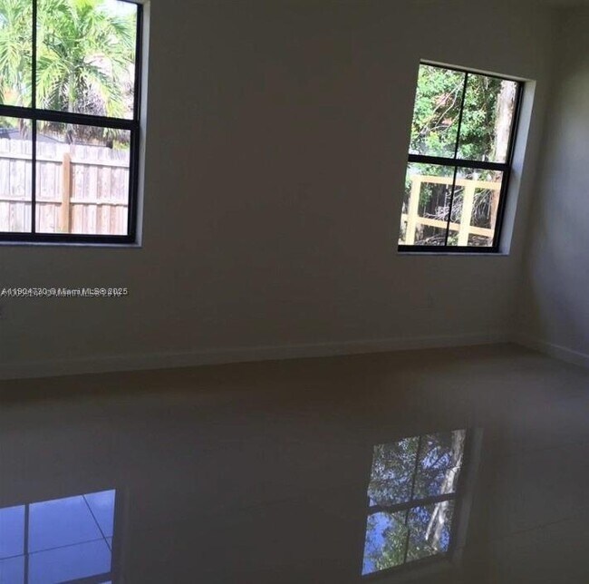 Building Photo - 14831 SW 33rd Terrace