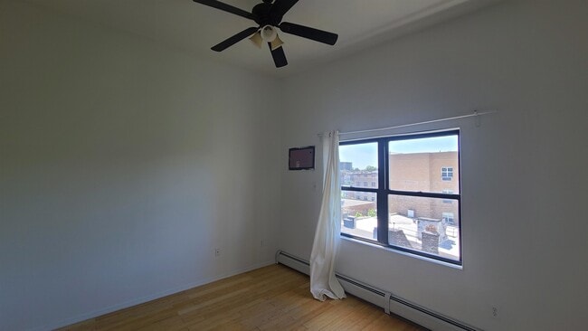 Building Photo - 4905 Park Ave