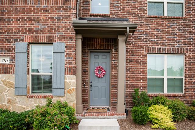 Building Photo - 3928 Cresthill Dr