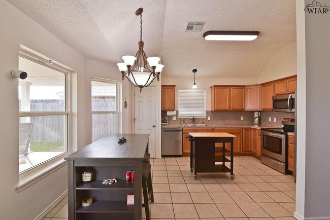 Building Photo - 5516 Chinaberry Dr