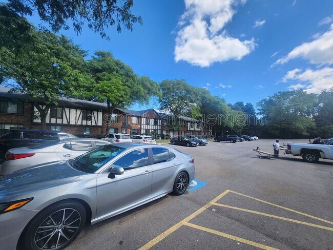 Building Photo - 2519 Culver Rd