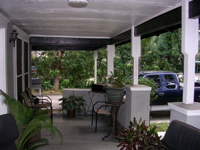 Building Photo - 615 S Mills Ave