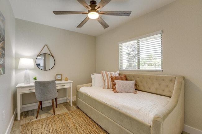 Building Photo - 10320 W Sierra Dawn Dr