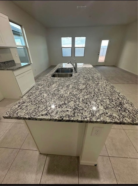 Kitchen island - 4128 E REYNOLDS Dr