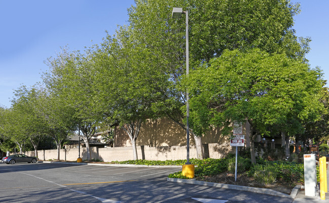 Building Photo - Santana Park Apartments